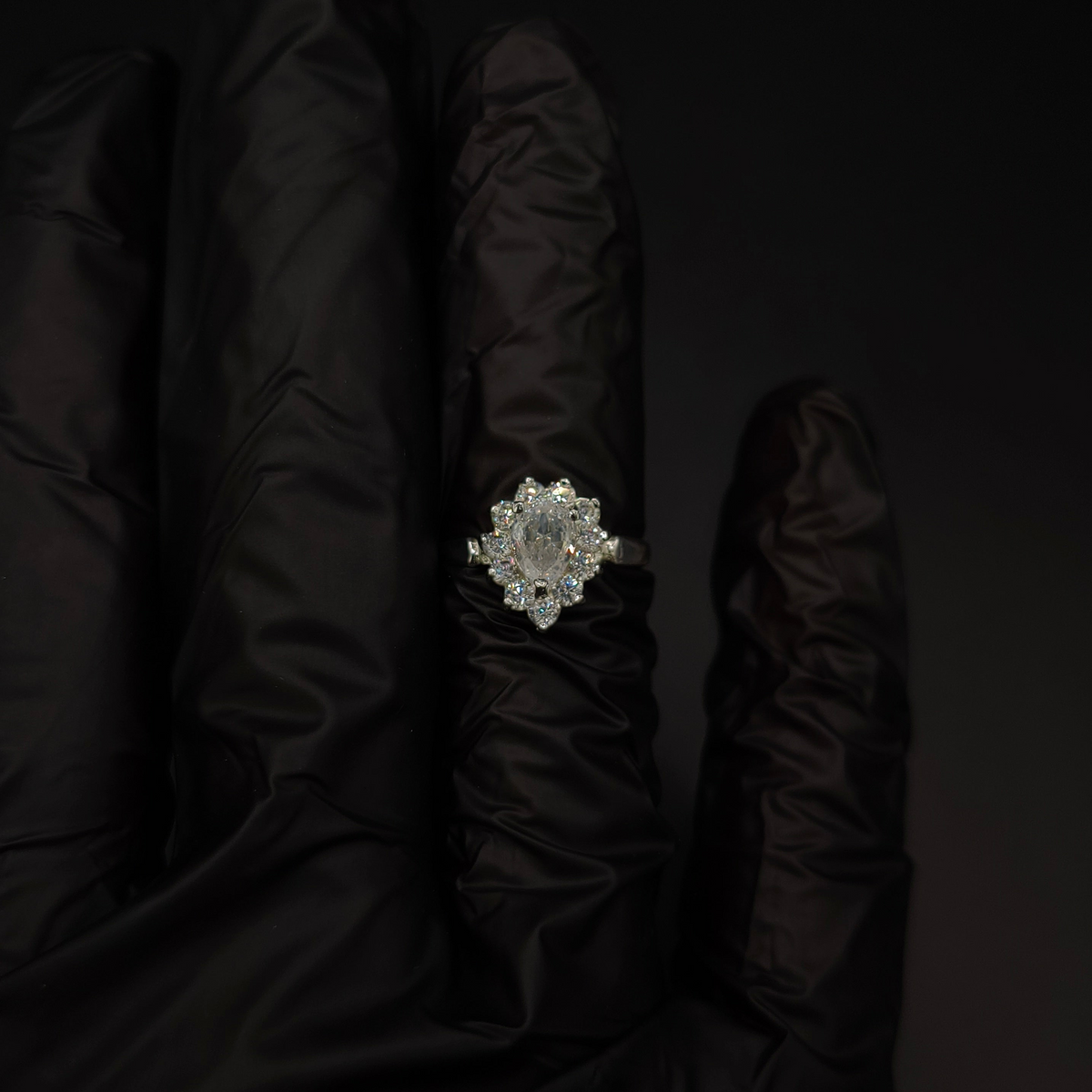 Anillo Racimo Uvas Promesa CZ Blanca Plata