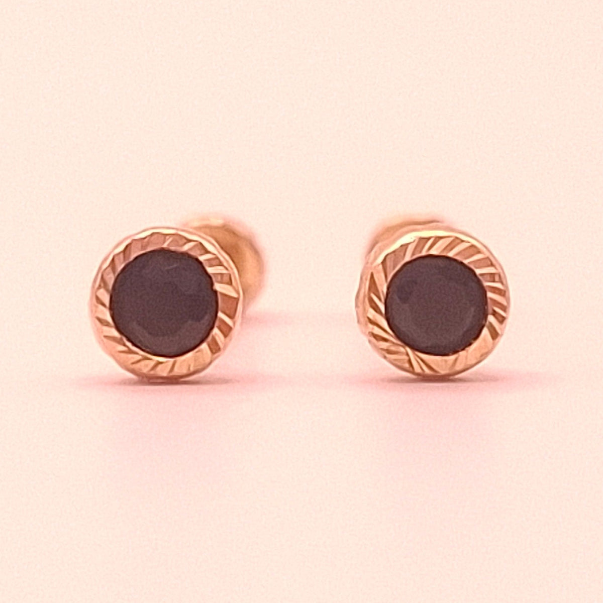 Aretes tipo stud diamante negro CZ oro 10k