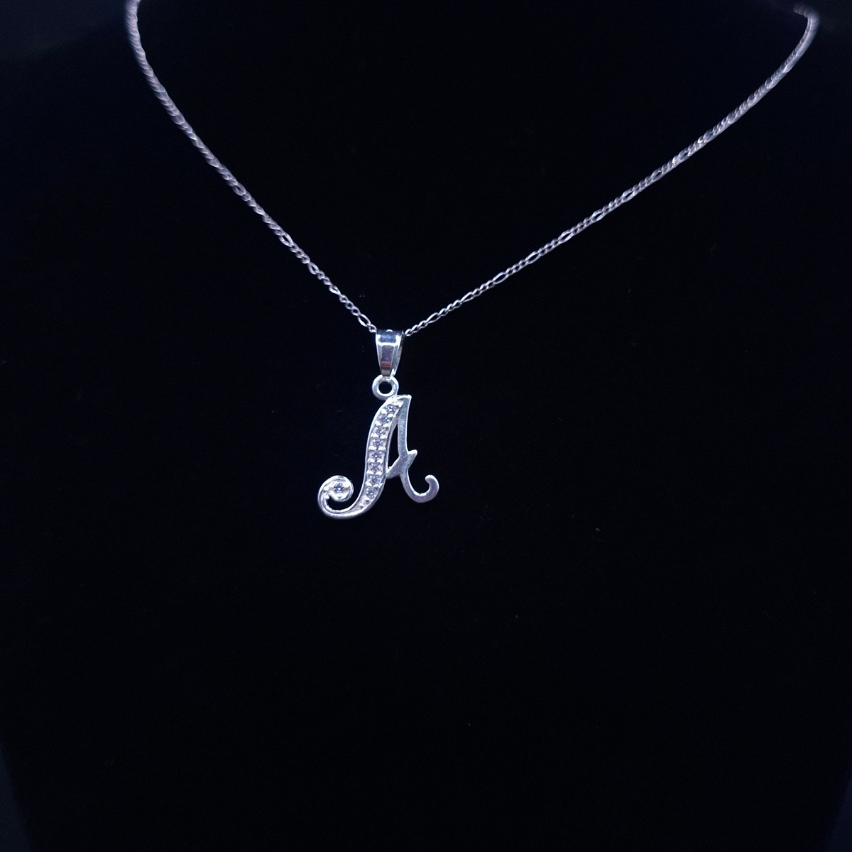 Dije Letra (A) Gótica Plata .925