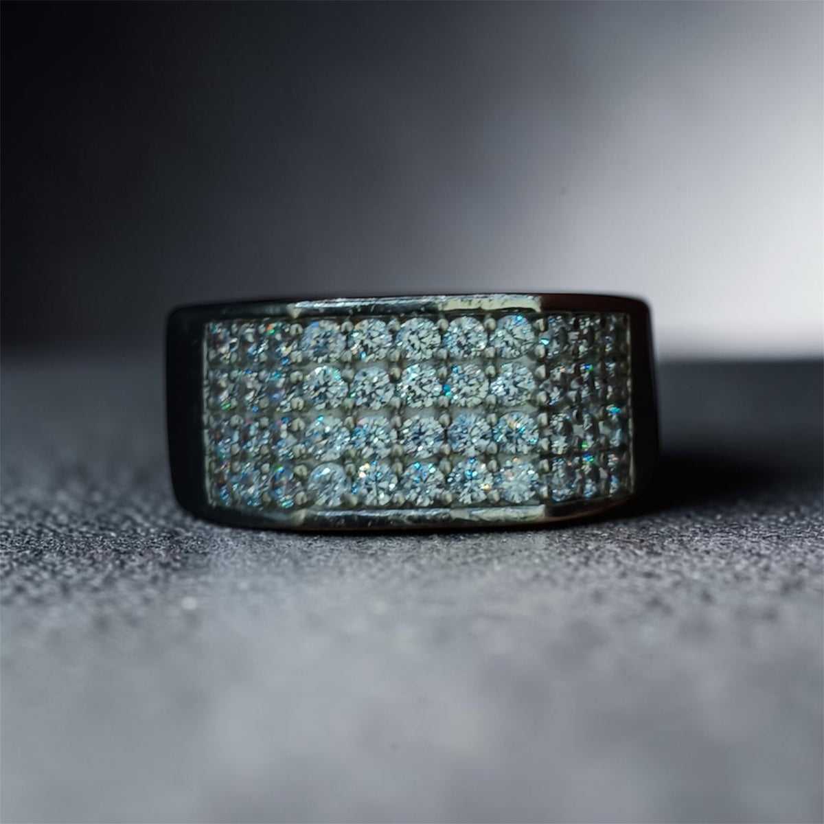 Anillo Suizo — Plata S.925 con Circonia Suiza corte Diamante para el Hombre que No Pasa Desapercibido
