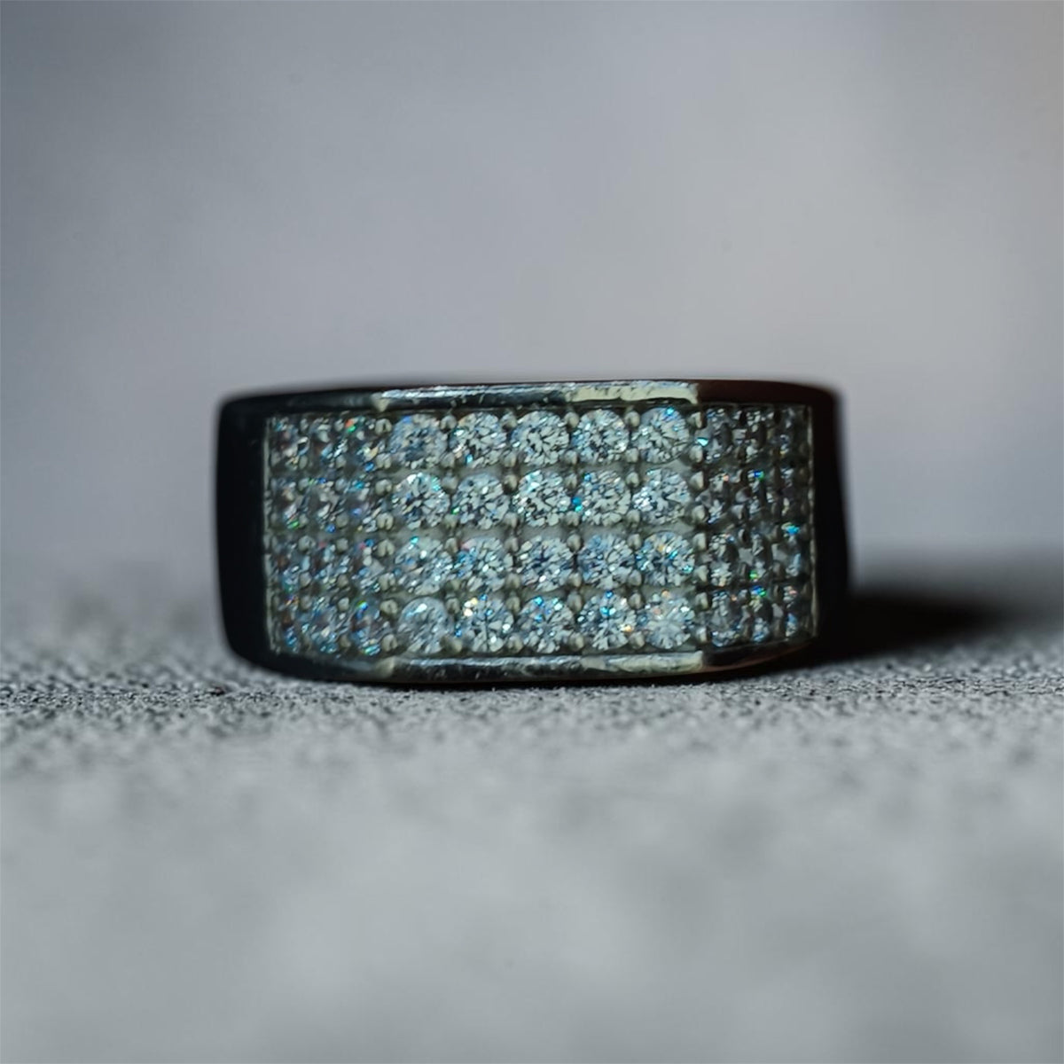 Anillo Suizo — Plata S.925 con Circonia Suiza corte Diamante para el Hombre que No Pasa Desapercibido