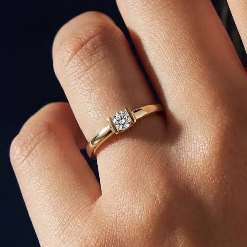 Anillo Tokio — Sutileza y Exclusividad en Oro 10k con Circonia Suiza corte Diamante