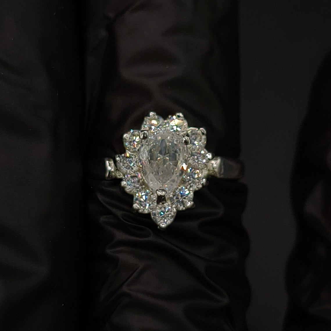 Anillo Racimo Uvas Promesa CZ Blanca Plata