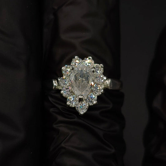Anillo Racimo Uvas Promesa CZ Blanca Plata