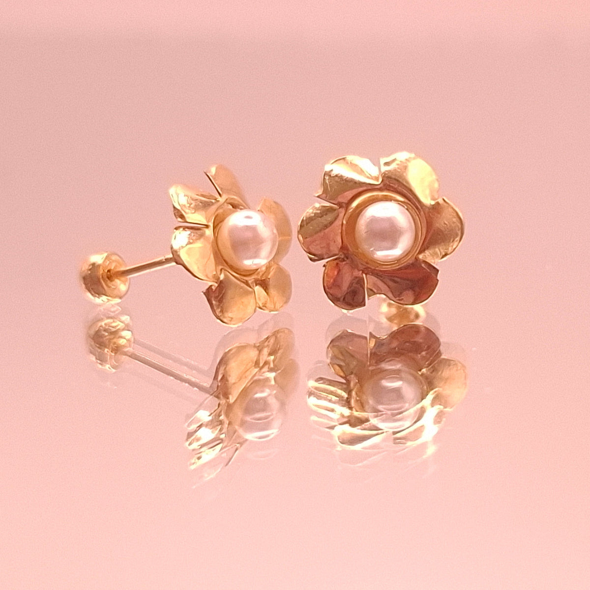 Aretes Pétalos y Perla Oro 10k