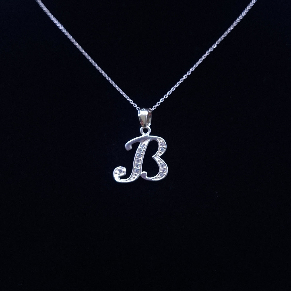 Dije Letra (B) Gótica Plata .925