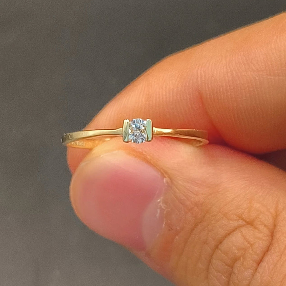 Anillo Tokio — Sutileza y Exclusividad en Oro 10k con Circonia Suiza corte Diamante