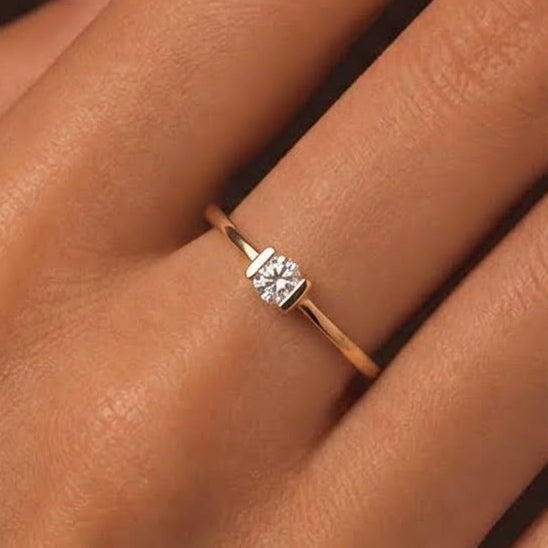Anillo Tokio — Sutileza y Exclusividad en Oro 10k con Circonia Suiza corte Diamante