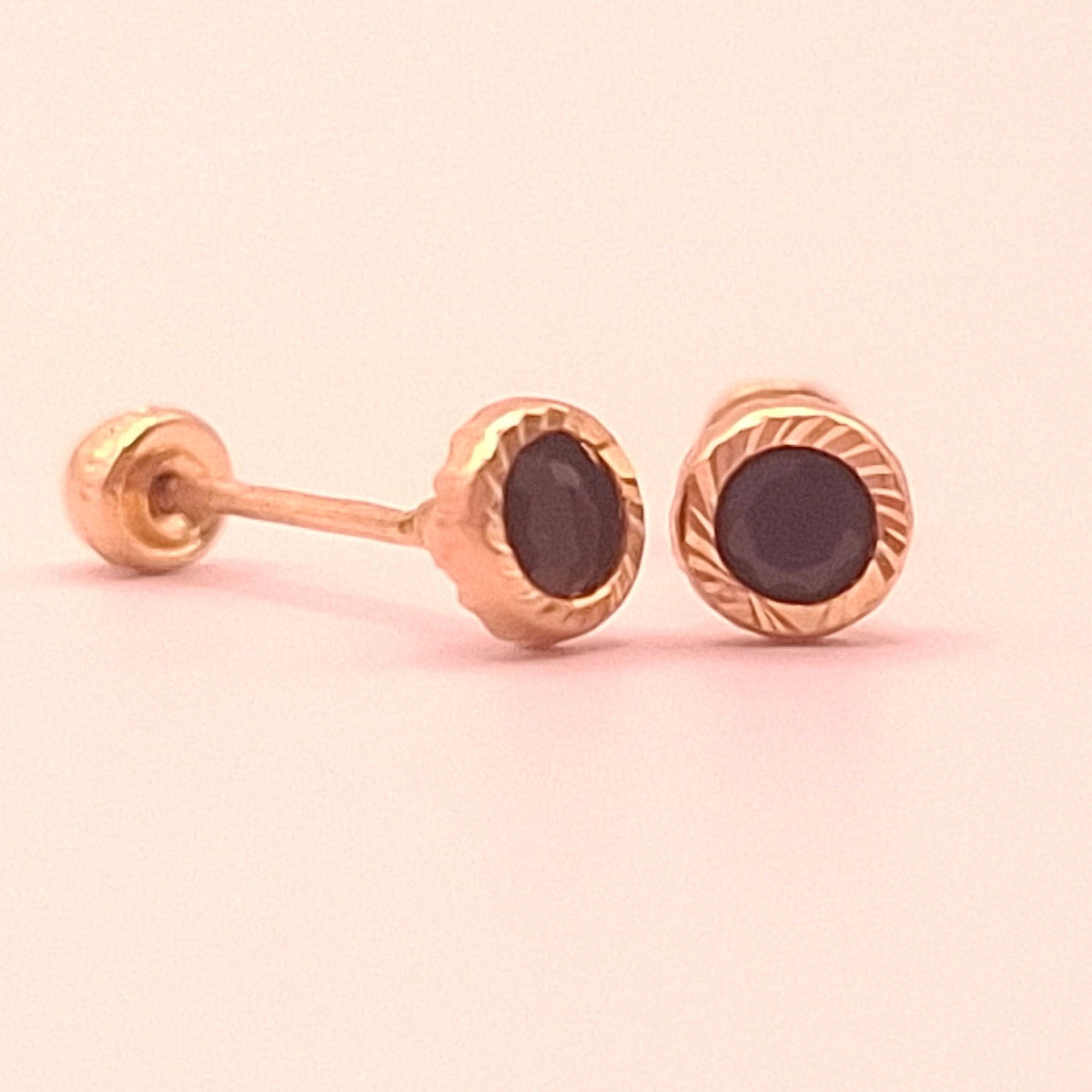 Aretes tipo stud diamante negro CZ oro 10k
