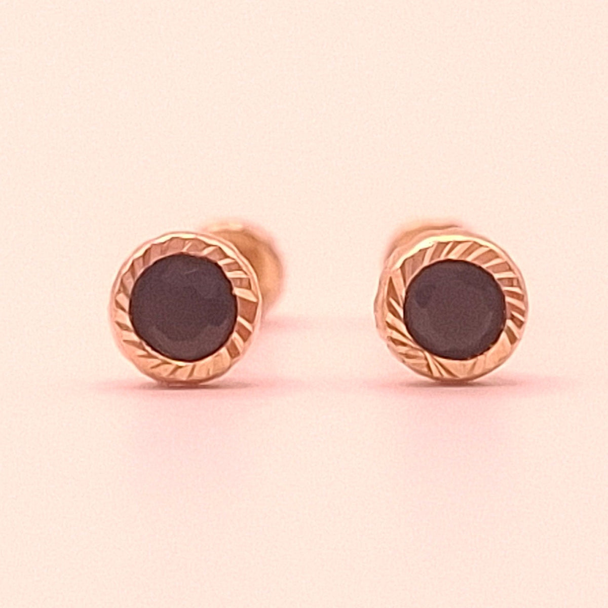 Aretes tipo stud diamante negro CZ oro 10k