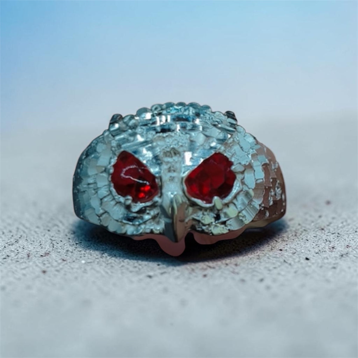 Anillo Búho Rojo — Plata S.925 con Circonia Suiza corte Diamante Roja | Intensidad que se Nota