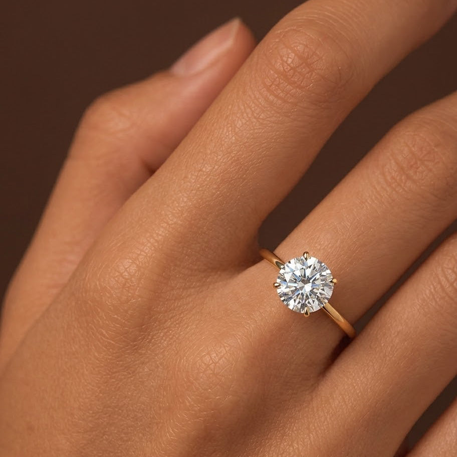 Anillo Milán — Promesa en Oro 10k con Pulido Espejo y CZ corte Diamante