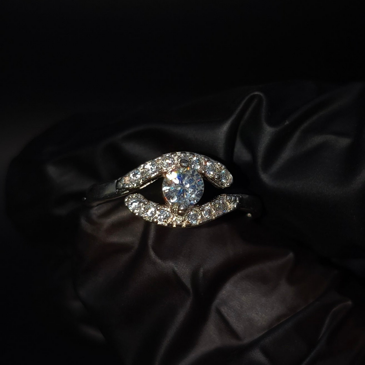 Anillo Ojo Churumbela Blanca CZ Plata